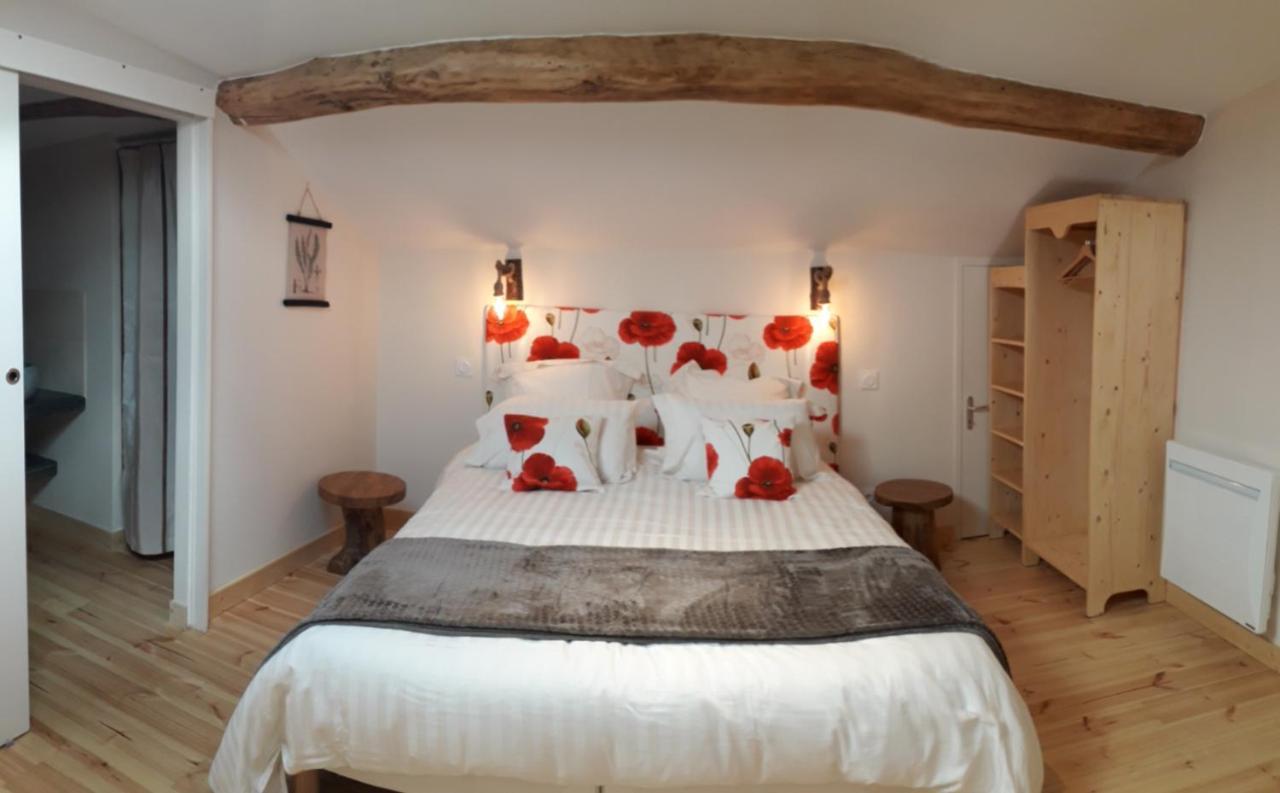 Bed and Breakfast La Cheneviere Saint-Remy-de-Chargnat Екстер'єр фото