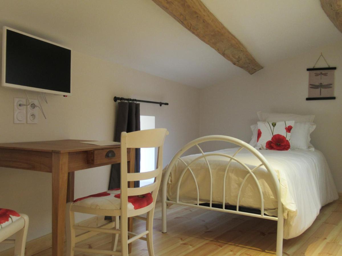 Bed and Breakfast La Cheneviere Saint-Remy-de-Chargnat Екстер'єр фото